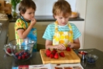 10 việc trẻ nên tự làm theo phương pháp Montessori