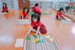 So sánh phương pháp Montessori và phương pháp giáo dục truyền thống
