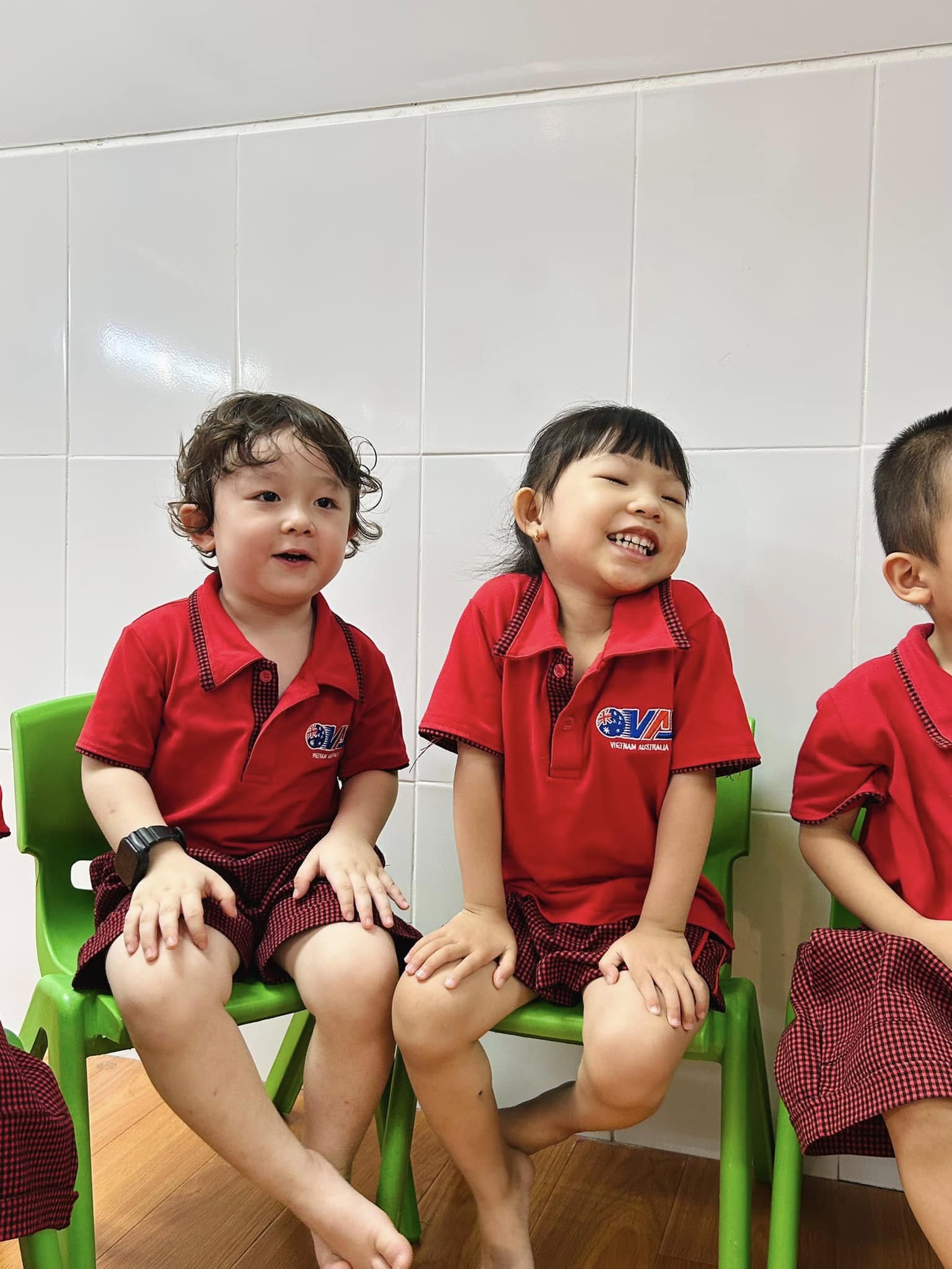 Let's learn about the school things with our classes of level 1 (Mầm)