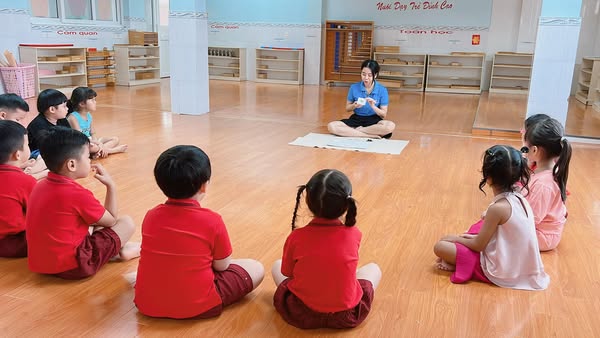 KHÁM PHÁ VÒNG ĐỜI CỦA CON KIẾN CÙNG BÉ