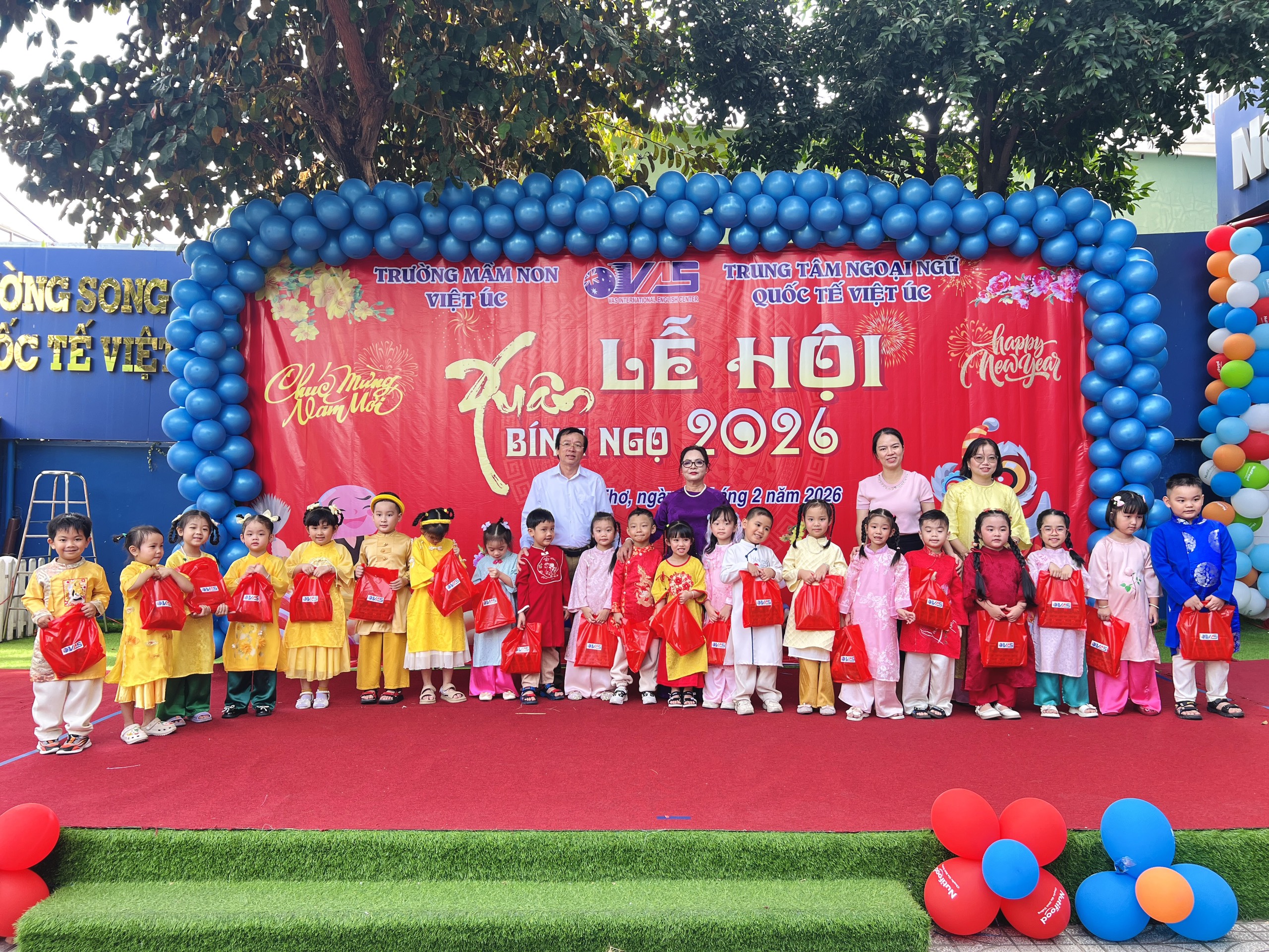 CHUỖI NGÀY XUÂN RỘN RÀNG CỦA CÁC BÉ TRƯỜNG MẦM NON VIỆT ÚC