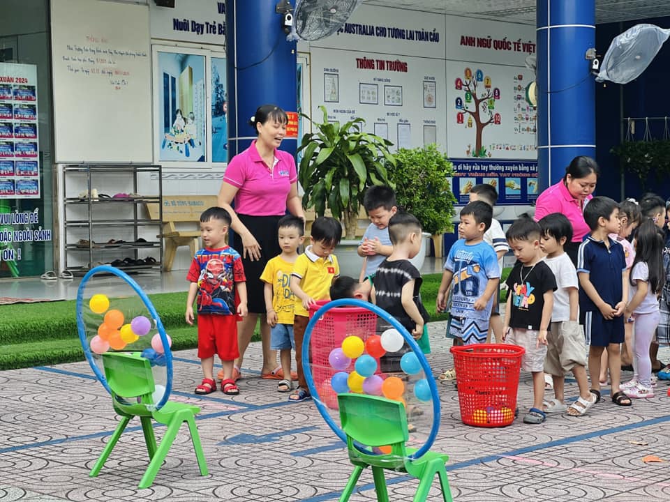 CUỐI TUẦN VUI NHỘN CÙNG HOẠT ĐỘNG NÉM DÍNH KEO