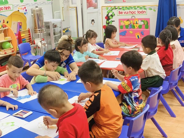 HOẠT ĐỘNG TÔ MÀU CHÚ SÓC NGỘ NGHĨNH