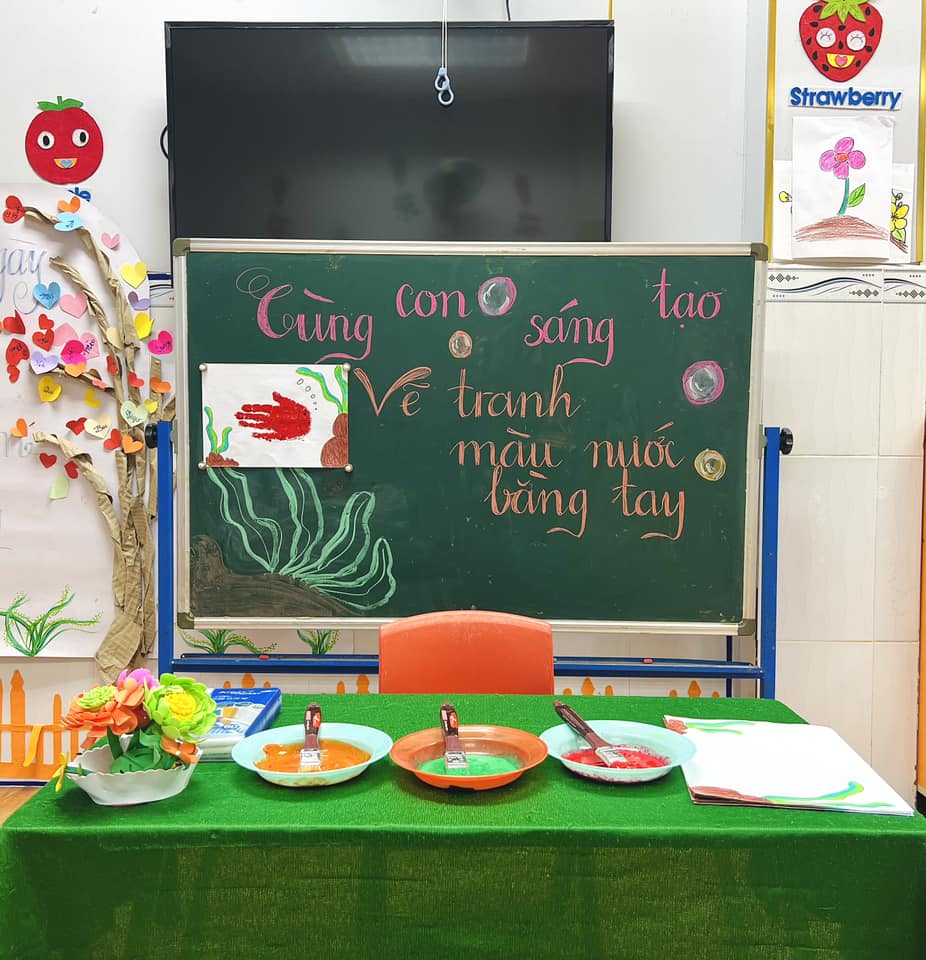 SÁNG TẠO CÙNG MÀU NƯỚC – ĐÔI BÀN TAY NHỎ VẼ NÊN THẾ GIỚI RỰC RỠ