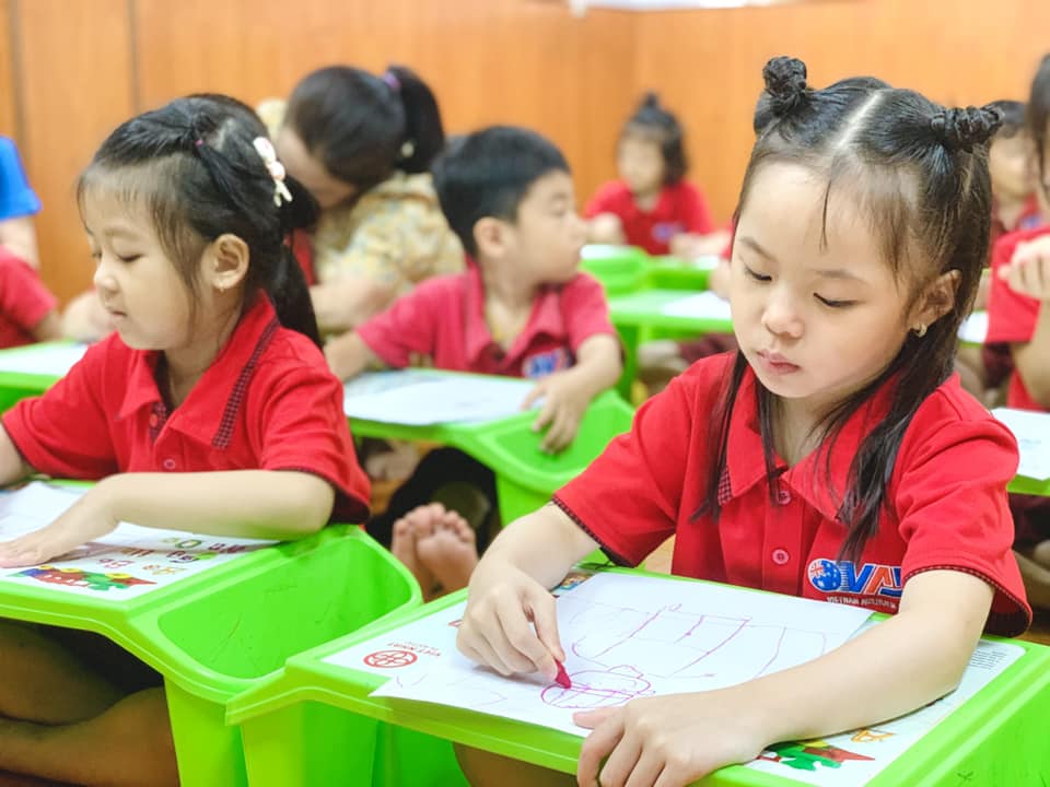 Hoạt động vẽ tranh chủ đề “Người bạn”