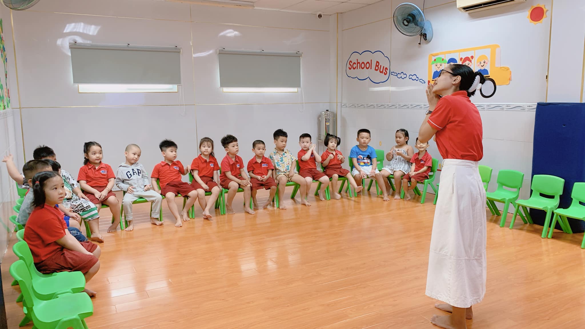 Let's join the English lesson with our little boys and girls to talk more about the transportation